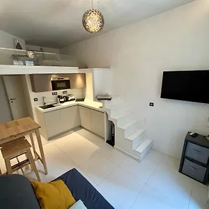 Apartment A Louer Au Coeur Du Carre Dor A Nice, Rue Dalpozzo A 150 Metres Des Plages, Nice